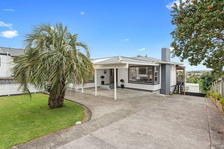 Photo of property in 11a Mizpah Road, Waiake, Auckland, 0630