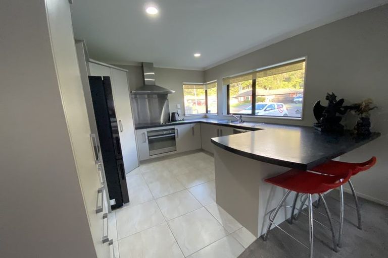 Photo of property in 13 Aragon Grove, Kingsley Heights, Upper Hutt, 5018