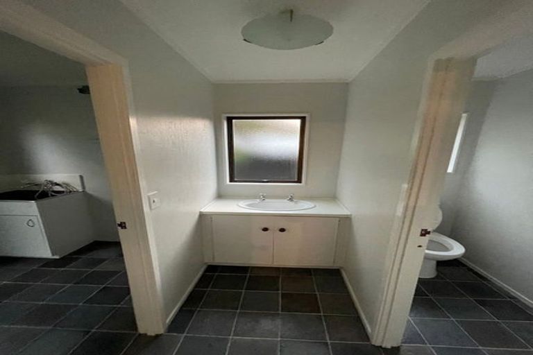 Photo of property in 1/127 Clevedon Road, Papakura, 2110