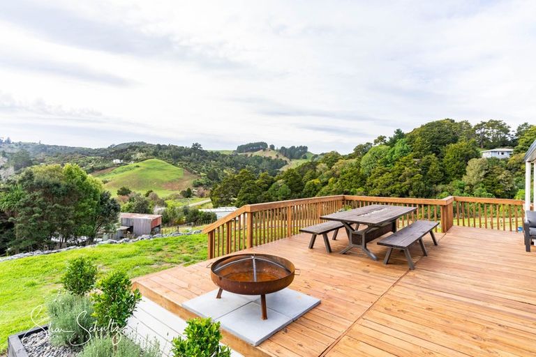 Photo of property in 17 Hook Road, Paparoa, 0571