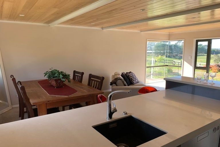 Photo of property in 63 Tawa Road, Kumeu, 0891