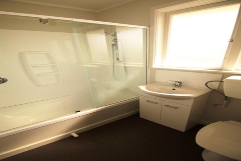 Photo of property in 42 Roberts Road, Te Atatu South, Auckland, 0610