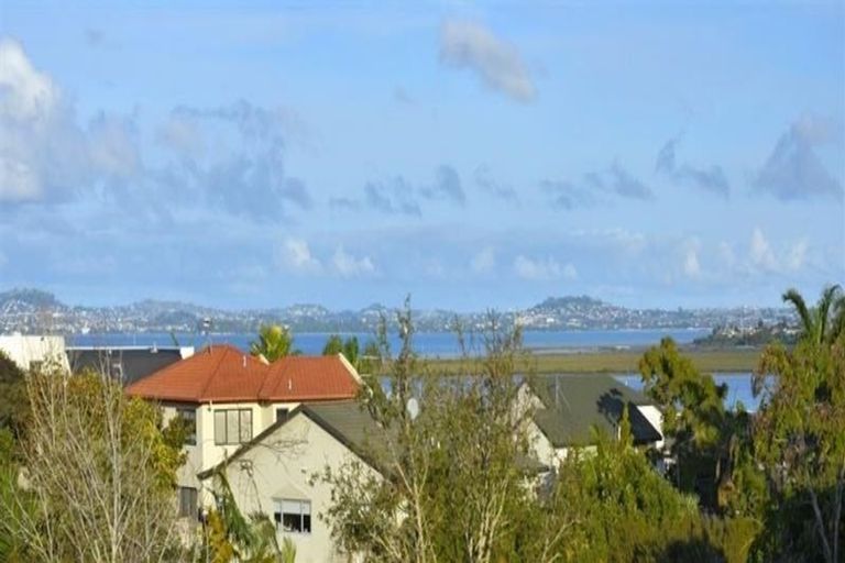 Photo of property in 136 Wiseley Road, West Harbour, Auckland, 0618