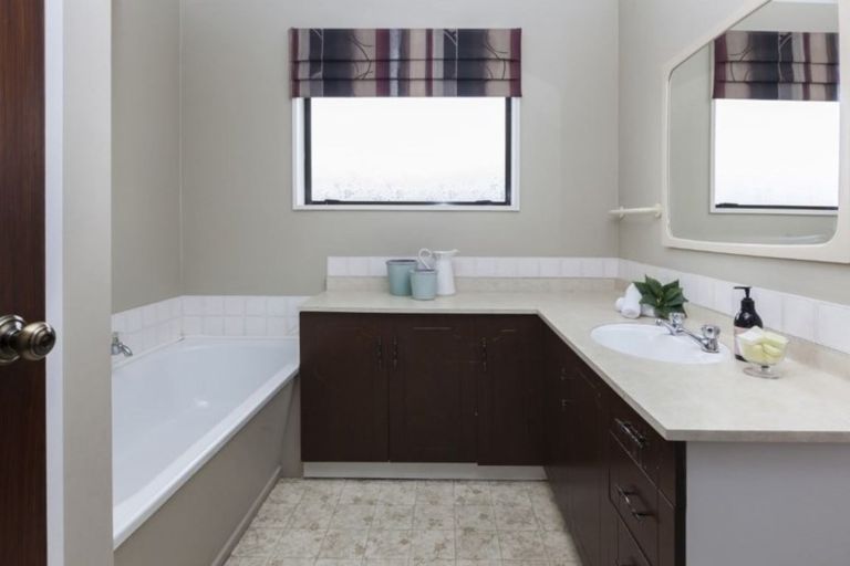 Photo of property in 54b Aorangi Road, Bryndwr, Christchurch, 8053