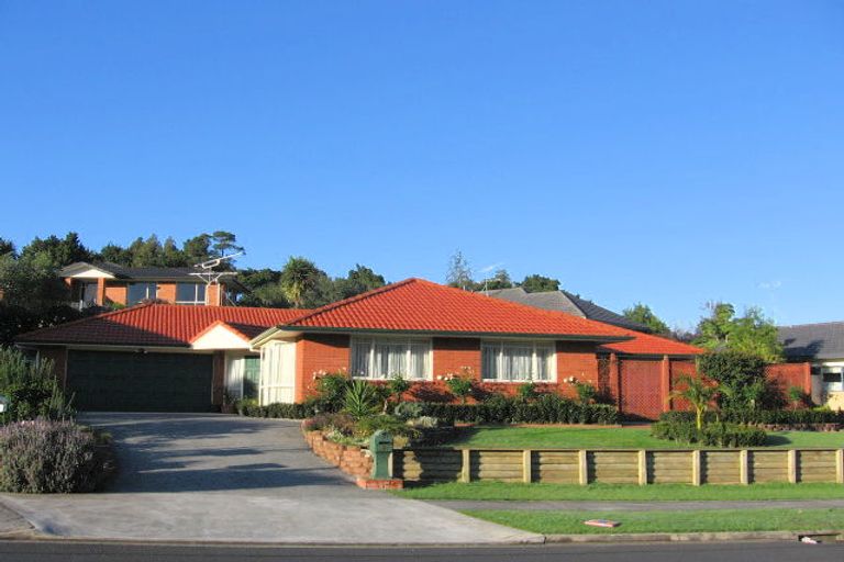 Photo of property in 30 De Havilland Drive, Goodwood Heights, Auckland, 2105