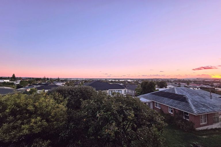 Photo of property in 8 Lewis Road, Pakuranga, Auckland, 2010