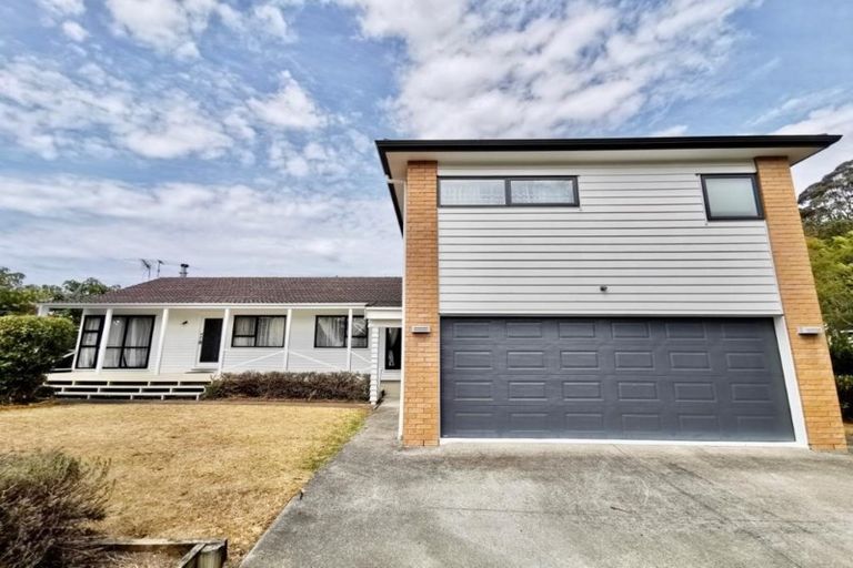 Photo of property in 1 Mark Edward Drive, Half Moon Bay, Auckland, 2012