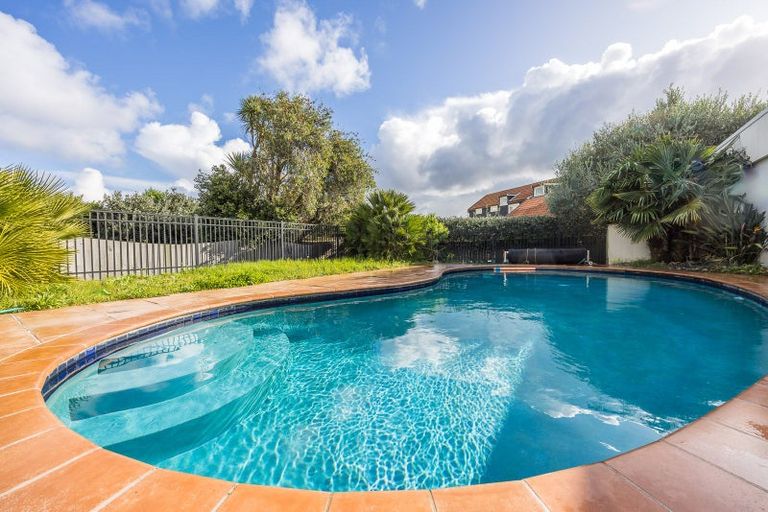 Photo of property in 1420 Whangaparaoa Road, Army Bay, Whangaparaoa, 0930