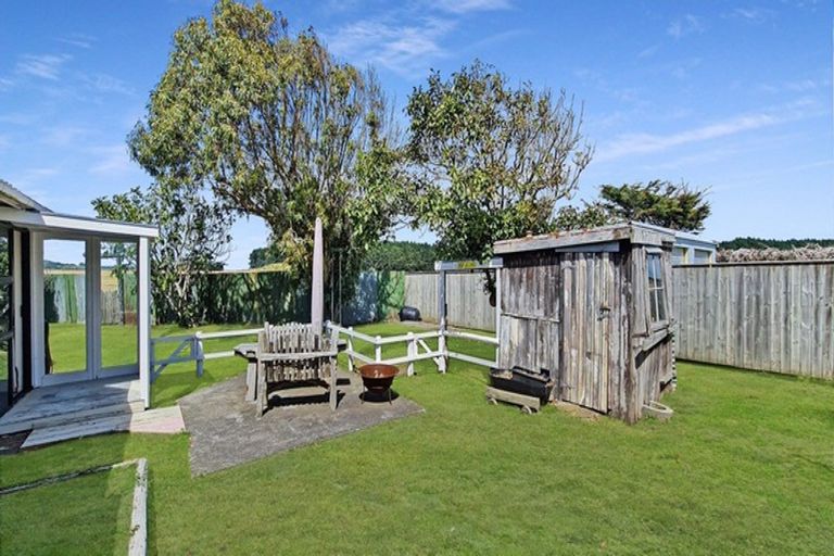 Photo of property in 1933 Parewanui Road, Parewanui, Bulls, 4894