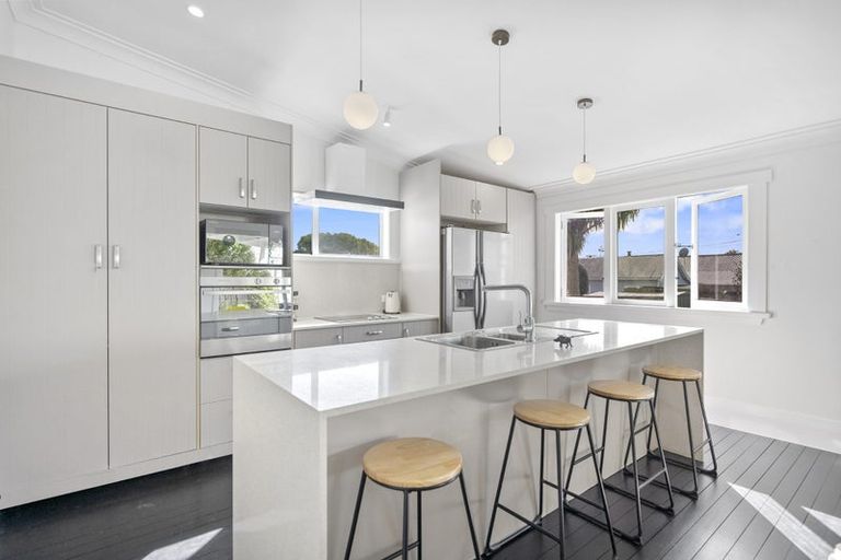 Photo of property in 8 Puriri Street, Helensville, 0800