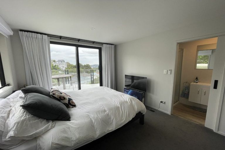 Photo of property in 149 Kelburn Parade, Kelburn, Wellington, 6012