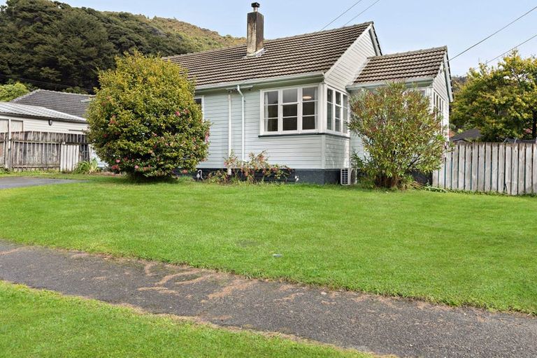 Photo of property in 26 Prouse Crescent, Naenae, Lower Hutt, 5011
