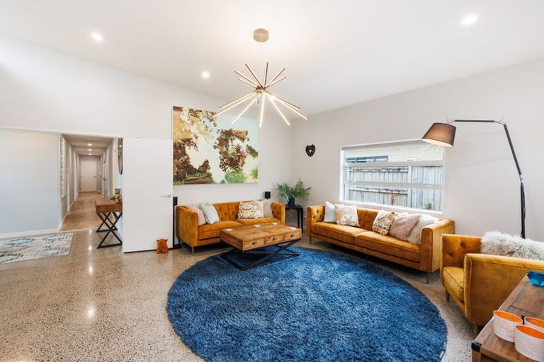 Photo of property in 2 Chestnut Close, Kelvin Grove, Palmerston North, 4414