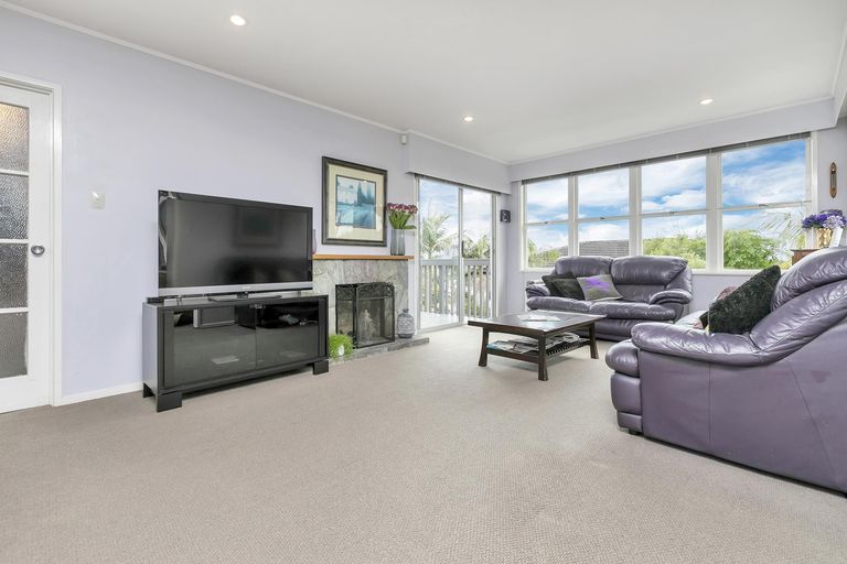 Photo of property in 1/16 Coronation Road, Glenfield, Auckland, 0627