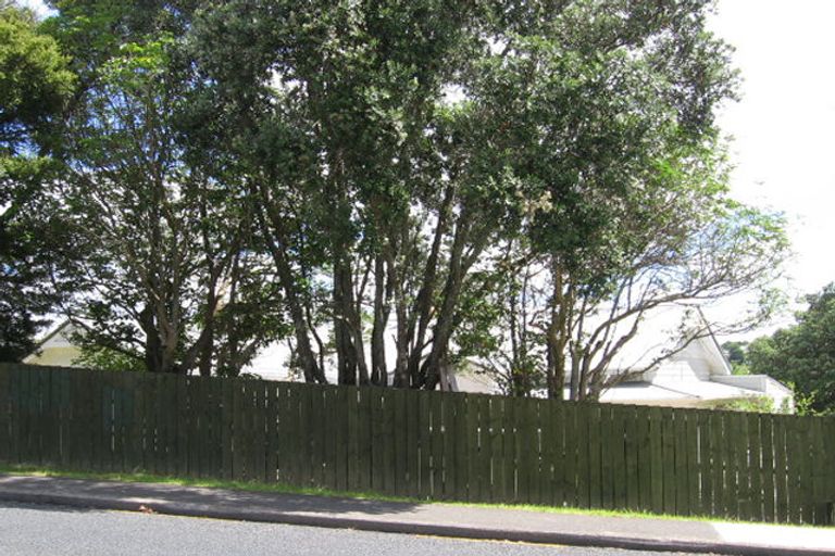 Photo of property in 33 Glencoe Road, Browns Bay, Auckland, 0630