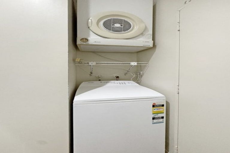 Photo of property in Endeavour Apartments, 19/125 Thorndon Quay, Pipitea, Wellington, 6011