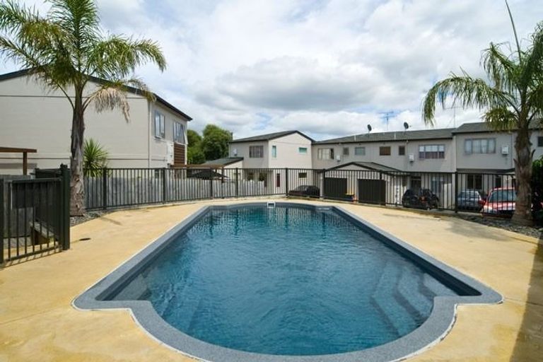 Photo of property in 1/6 Nimstedt Avenue, Oteha, Auckland, 0632