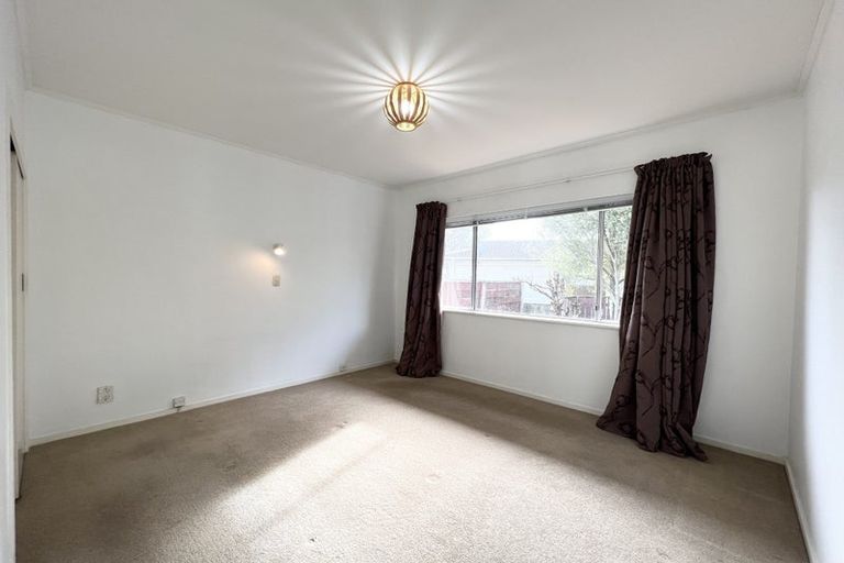 Photo of property in 2/3 Pinedale Place, Henderson, Auckland, 0610