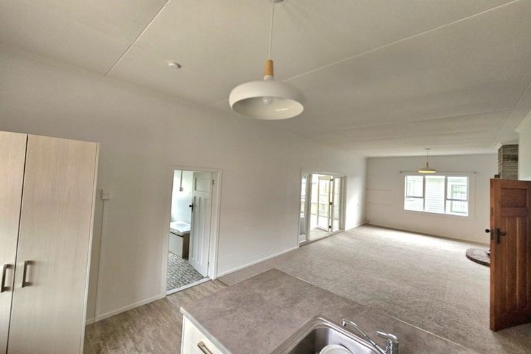 Photo of property in 40 Record Street, Fitzroy, New Plymouth, 4312