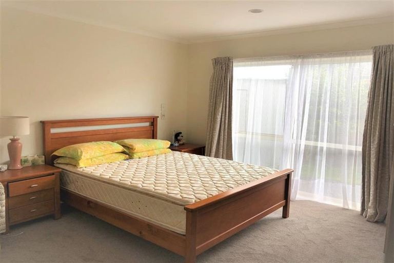 Photo of property in 15 Attymon Lane, East Tamaki, Auckland, 2016