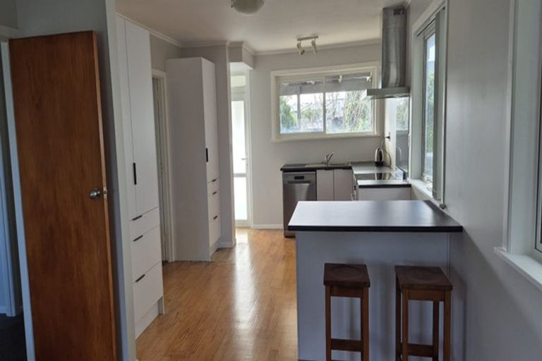 Photo of property in 26 Rewarewa Road, Te Atatu Peninsula, Auckland, 0610