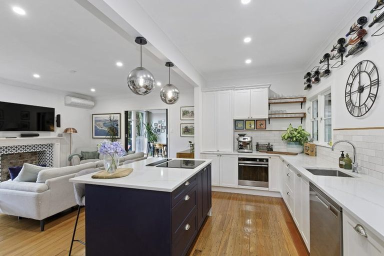 Photo of property in 124 Kamahi Street, Stokes Valley, Lower Hutt, 5019