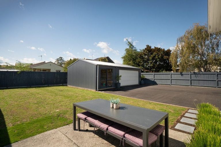 Photo of property in 21 Burns Avenue, Takaro, Palmerston North, 4412