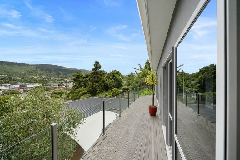 Photo of property in 19 Court Road, Tawa, Wellington, 5028