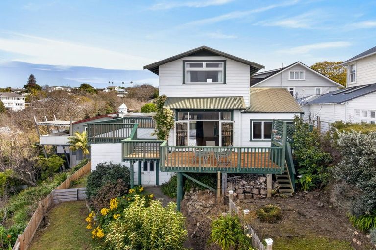 Photo of property in 42 Cameron Road, Bluff Hill, Napier, 4110