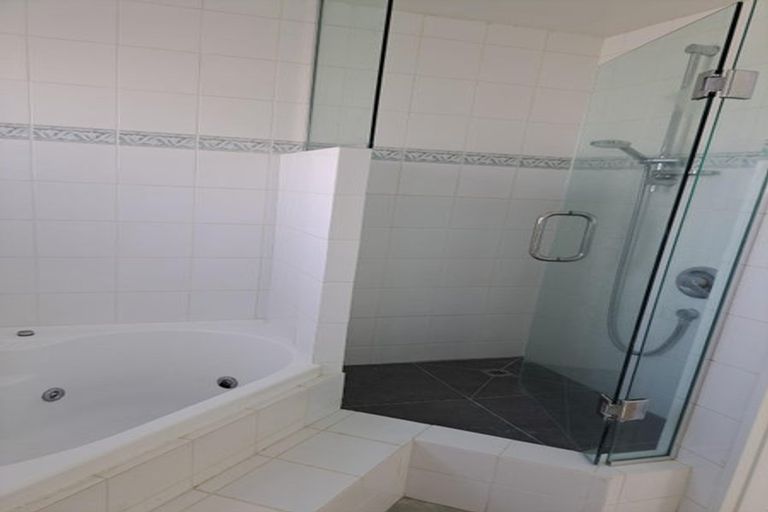 Photo of property in 8/241 Hurstmere Road, Takapuna, Auckland, 0622