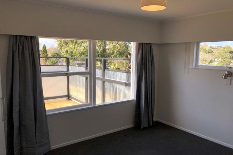 Photo of property in 6a Tallington Crescent, Torbay, Auckland, 0630