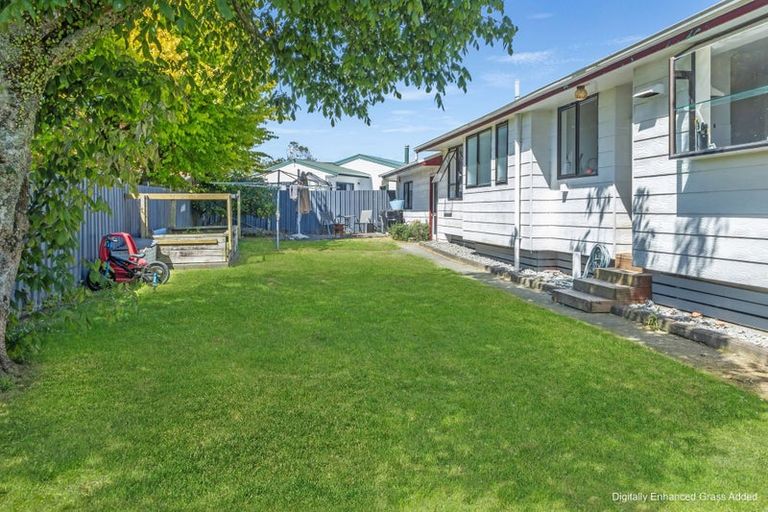 Photo of property in 10 Tawari Street, Inglewood, 4330