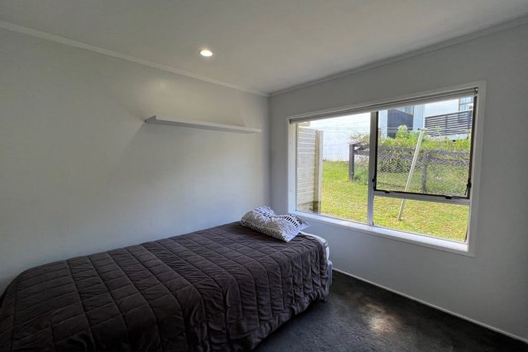 Photo of property in 2/18 Simon Ellice Drive, Bayview, Auckland, 0629