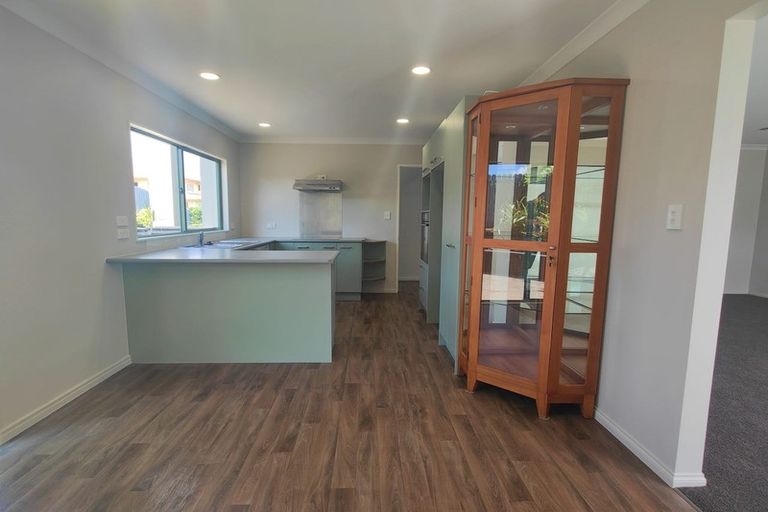 Photo of property in 6 Chadlington Avenue, Henderson, Auckland, 0612