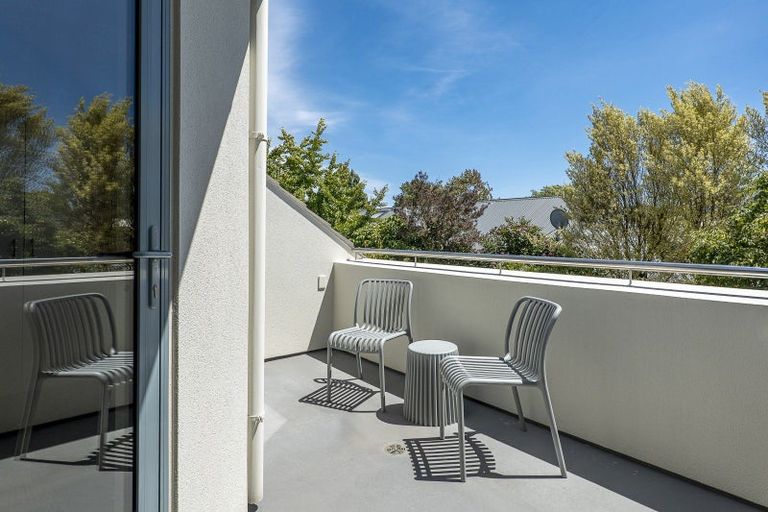 Photo of property in 37 Thornycroft Street, Fendalton, Christchurch, 8052