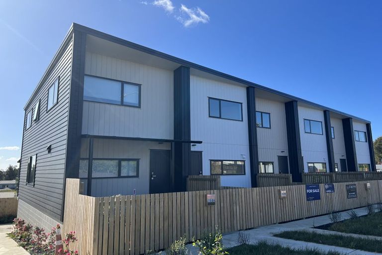 Photo of property in 150c Chivalry Road, Glenfield, Auckland, 0629