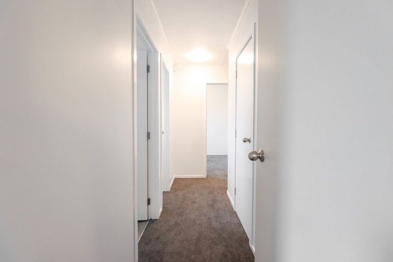 Photo of property in 16 Coromandel Court, Roslyn, Palmerston North, 4414