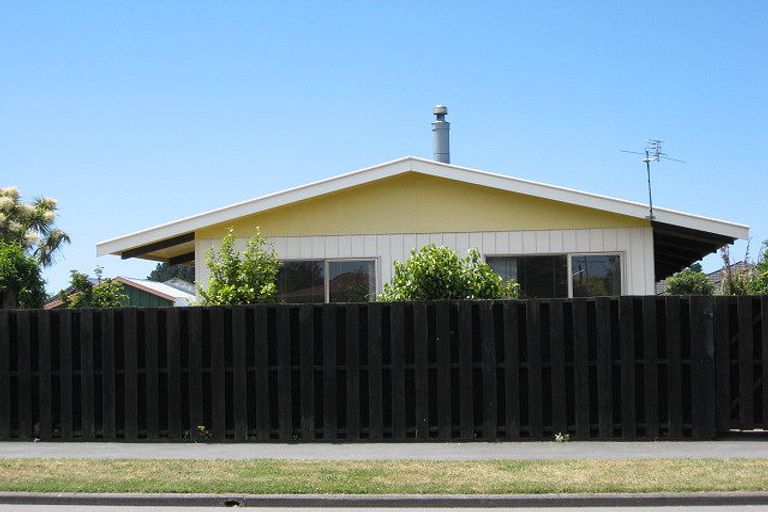 Photo of property in 2/18 Lamorna Road, Parklands, Christchurch, 8083