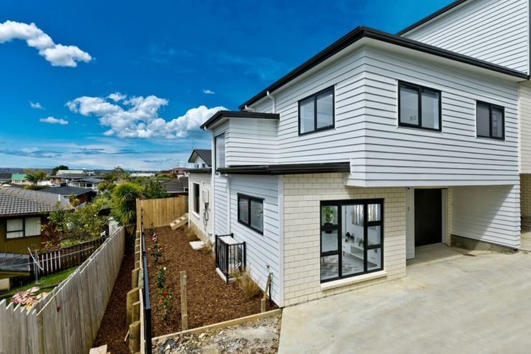 Photo of property in 4223d Great North Road, Glendene, Auckland, 0602