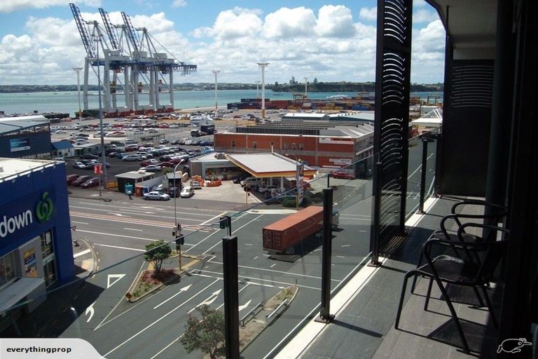 Photo of property in The Docks Apartments, 403/2 Dockside Lane, Auckland Central, Auckland, 1010