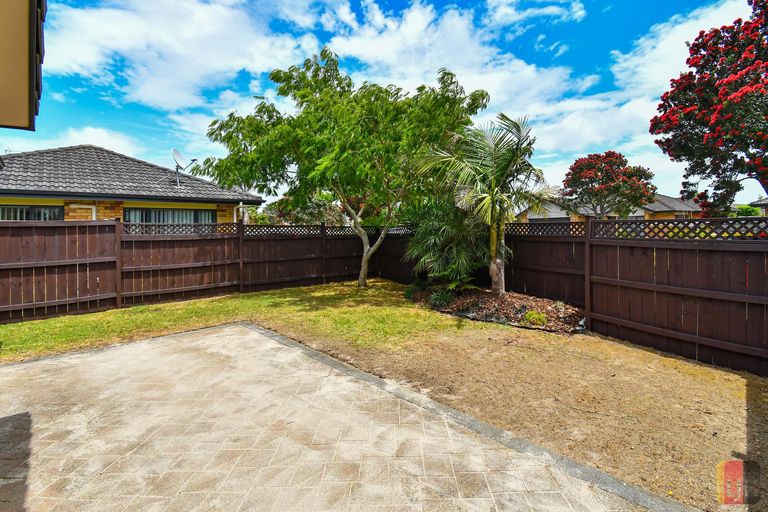 Photo of property in 22 Croftview Road, Wattle Downs, Auckland, 2103