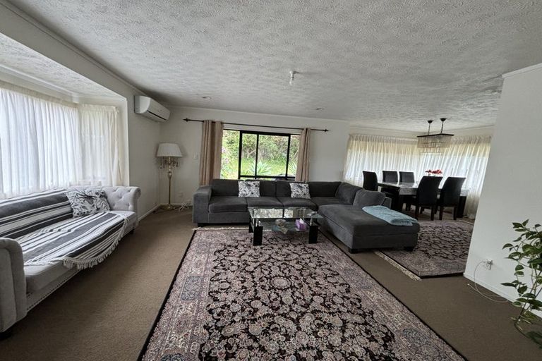 Photo of property in 86 Gosford Drive, Botany Downs, Auckland, 2010