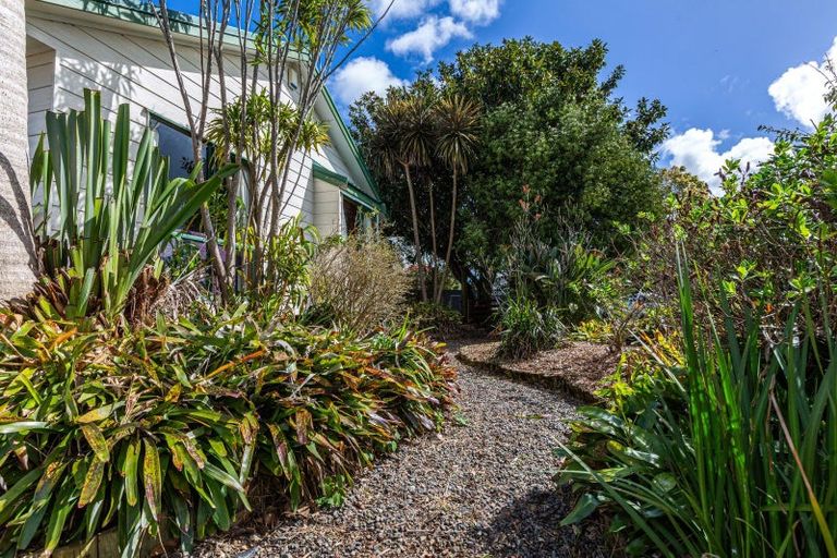 Photo of property in 44 Taihiki Road, Clarks Beach, 2122