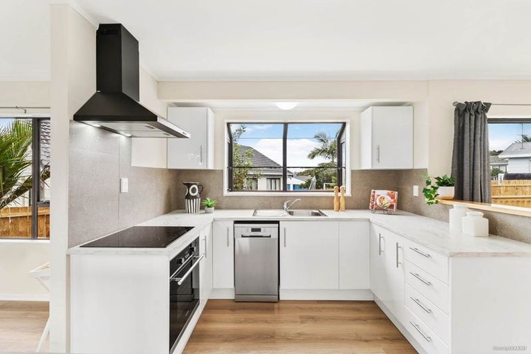 Photo of property in 61 Charntay Avenue, Clover Park, Auckland, 2019