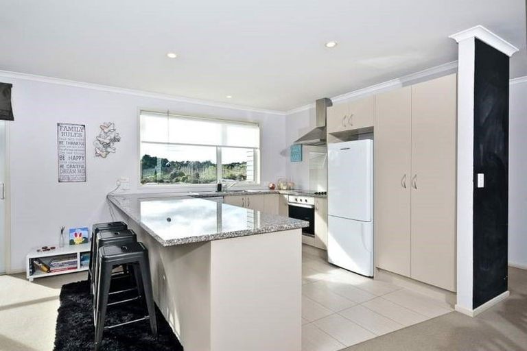 Photo of property in 18 Mcgowan Rise, Tuakau, 2121