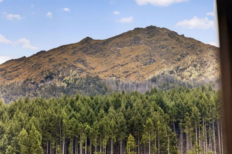 Photo of property in 6a Watts Road, Fernhill, Queenstown, 9300