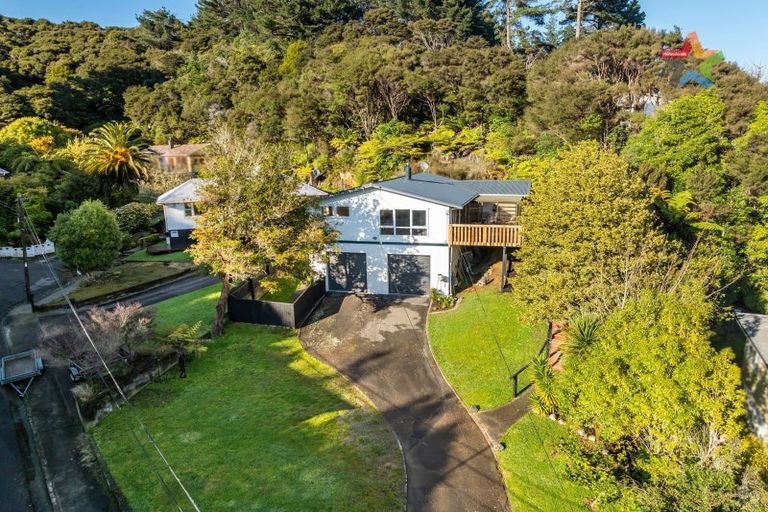 Photo of property in 38 James Grove, Stokes Valley, Lower Hutt, 5019