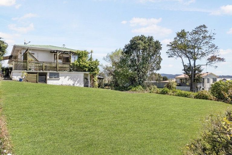 Photo of property in 84 Awaroa Road, Sunnyvale, Auckland, 0612