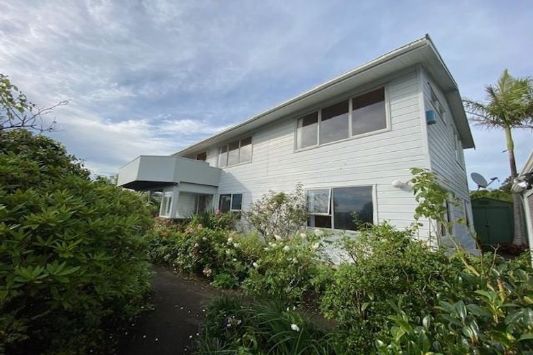 Photo of property in 35 Redwing Street, Browns Bay, Auckland, 0630