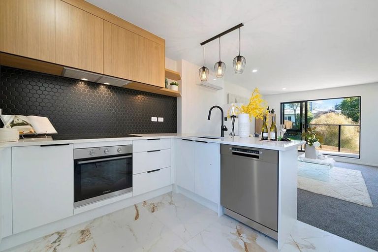 Photo of property in 3/11 Sarona Avenue, Glen Eden, Auckland, 0602